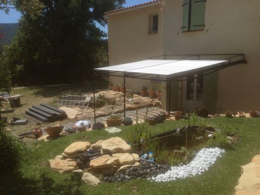 pierres  de provence réalise une pergolas bioclimatique addapter sur une ancienne pergolas
